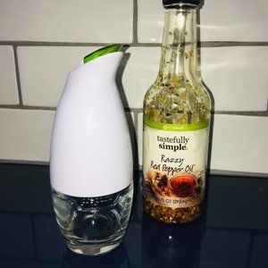 PRICE IS FIRM!  Prepara Glass Pourer with Stopper